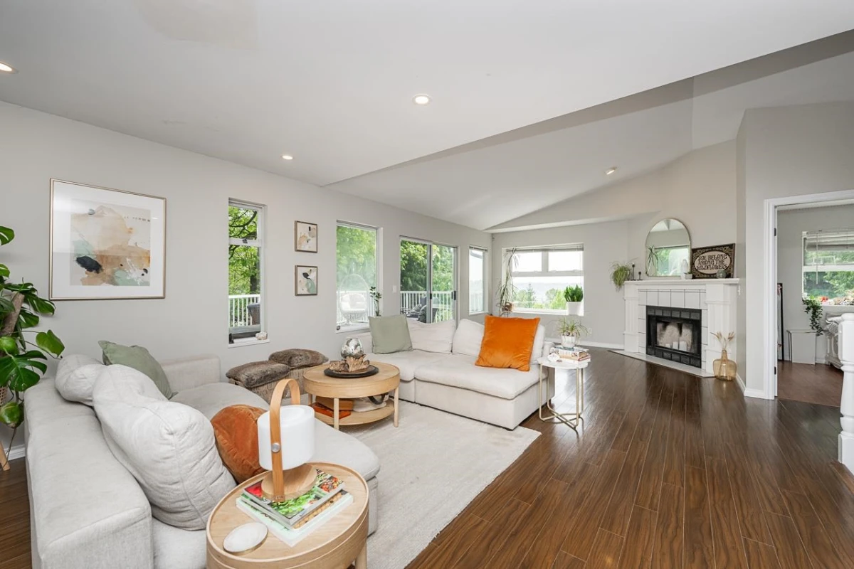 Dining Area Photo of 1221 Rochester Avenue, Coquitlam, BC