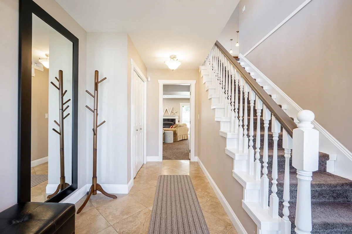 Living Room Photo of 34934 Oakhill Drive, Abbotsford, BC