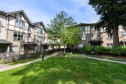 Entry Foyer Photo of 48 7848 209 Street, Langley, BC