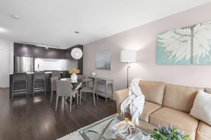 301 1673 Lloyd Avenue, North Vancouver, BC, North Vancouver — Apartment/Condo for sale