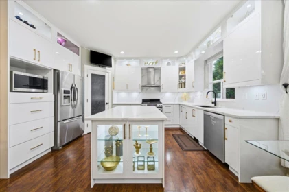 Kitchen Photo of 6060 145a Street, Surrey, BC
