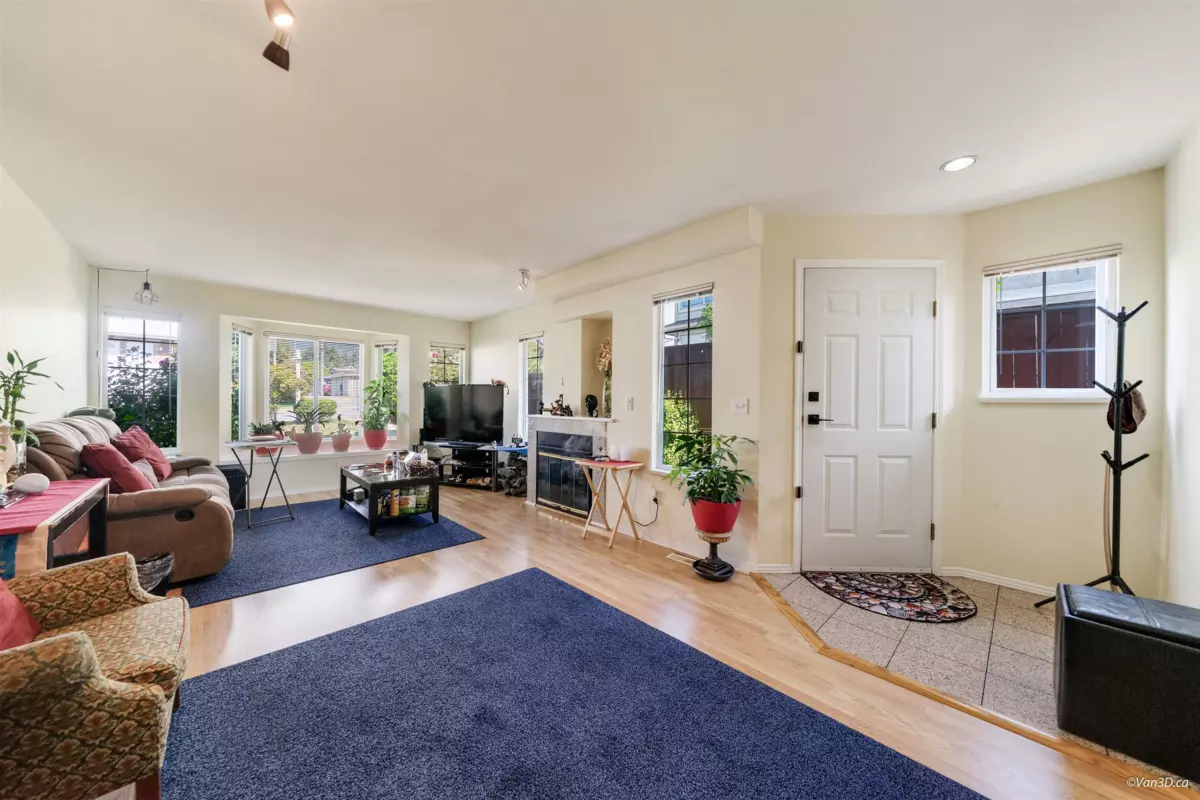 Family Room Photo of 215 W 18th Street, North Vancouver, BC