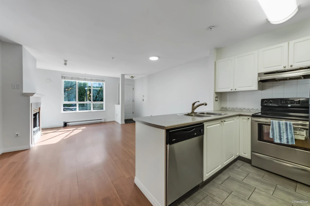 Dining Area Photo of 127 6588 Southoaks Crescent, Burnaby, BC