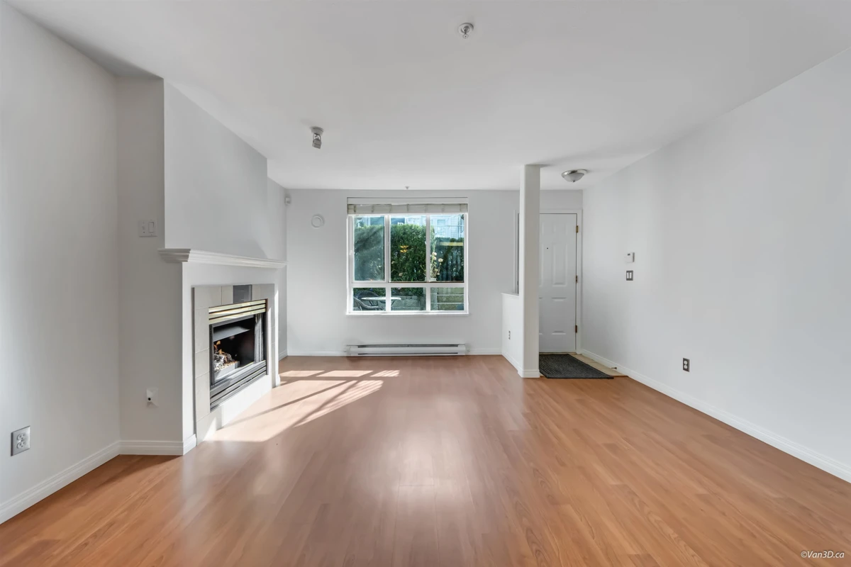 Family Room Photo of 127 6588 Southoaks Crescent, Burnaby, BC