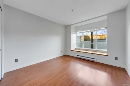 Kitchen Island Photo of 127 6588 Southoaks Crescent, Burnaby, BC