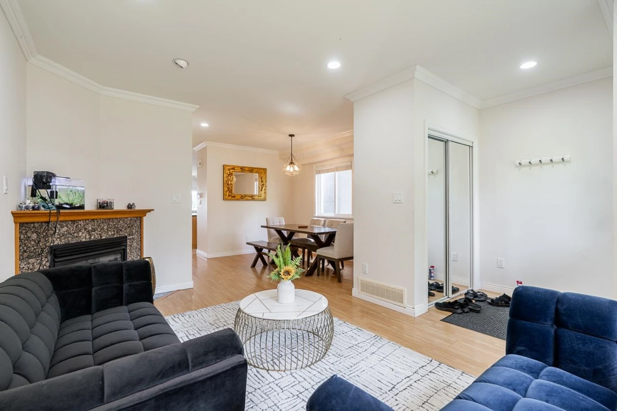 Family Room Photo of 1124 Rochester Avenue, Coquitlam, BC