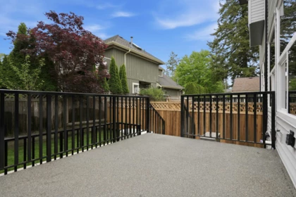 Garden / Landscaping Photo of 1 12863 Marine Drive, Surrey, BC