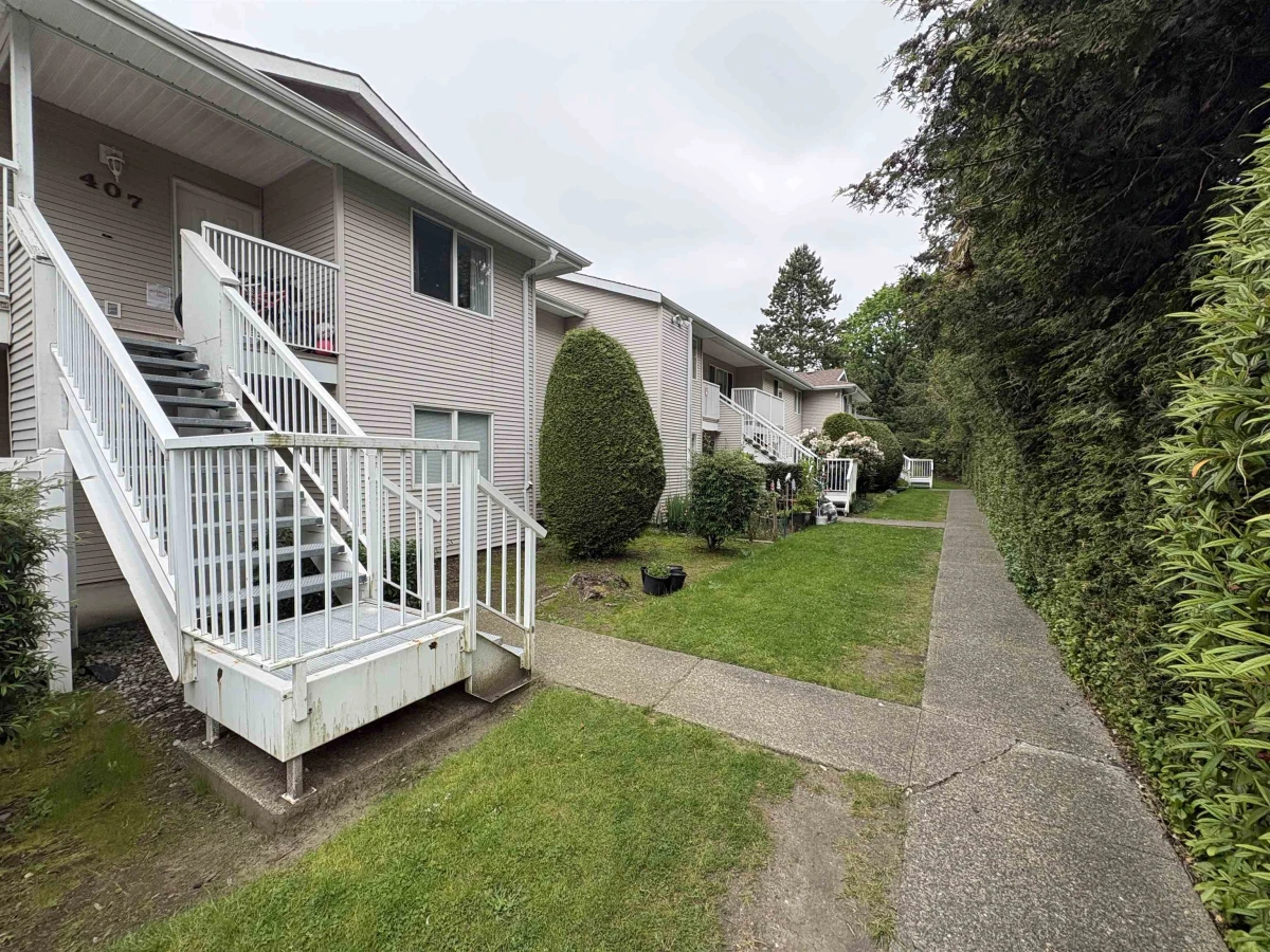Family Room Photo of 407 13963 72 Avenue, Surrey, BC