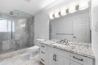 Guest Bathroom Photo of 21260 Douglas Avenue, Maple Ridge, BC