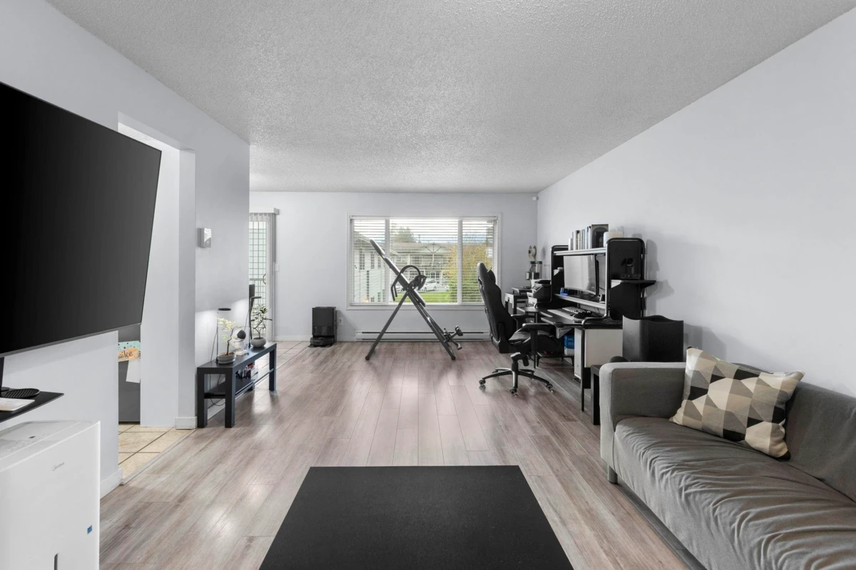 Family Room Photo of 13 46260 Harford Street, Chilliwack, BC