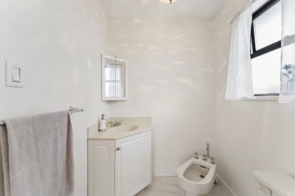 Hallway Photo of 2581 E 3rd Avenue, Vancouver, BC