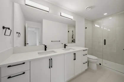Primary Bathroom Photo of 401 3438 146a Street, Surrey, BC