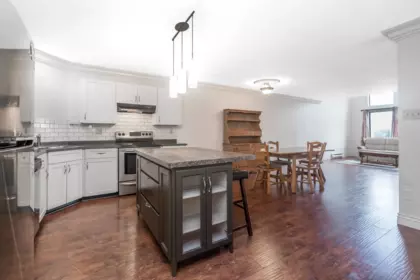 Kitchen Photo of 312 33030 George Ferguson Way, Abbotsford, BC