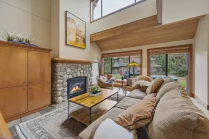 4824 Casabella Crescent, Whistler, BC, Whistler — Townhouse for sale