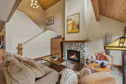4824 Casabella Crescent, Whistler, BC, Whistler — Townhouse for sale