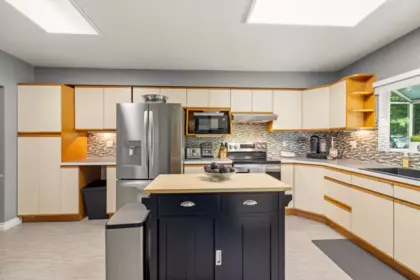 Kitchen Island Photo of 1908 Warwick Crescent, Port Coquitlam, BC