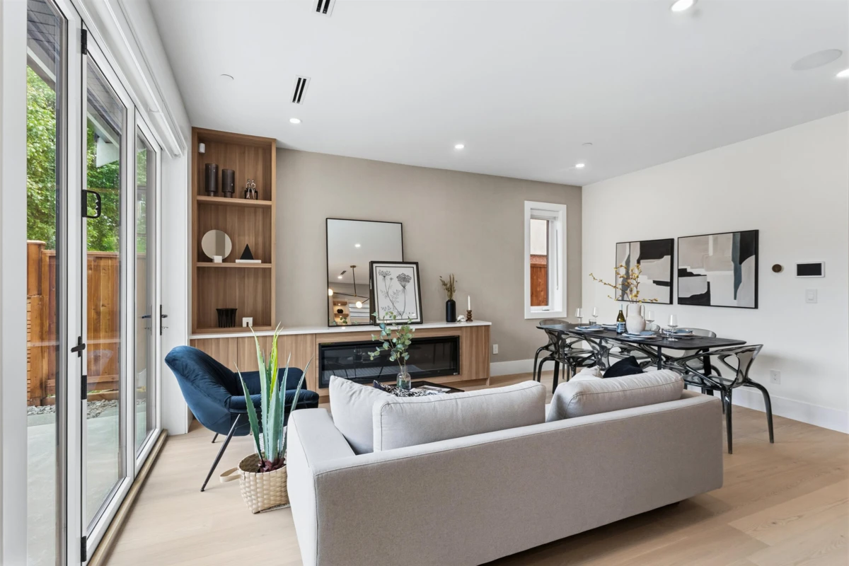 Dining Area Photo of 1 2258 Napier Street, Vancouver, BC