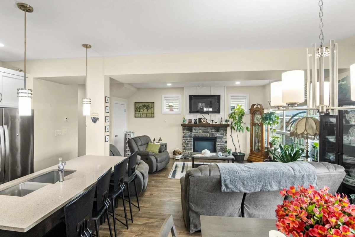 Dining Area Photo of 38 47042 Macfarlane Place, Chilliwack, BC
