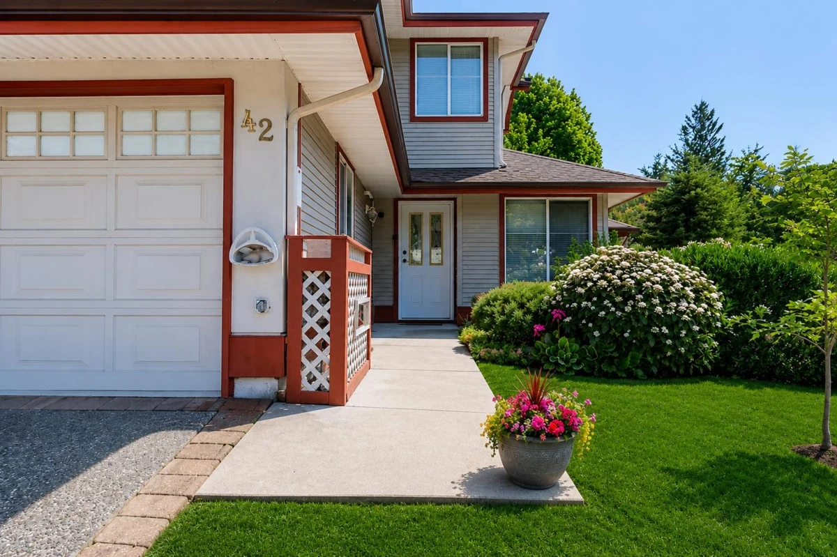 Living Room Photo of 42 22740 116 Avenue, Maple Ridge, BC
