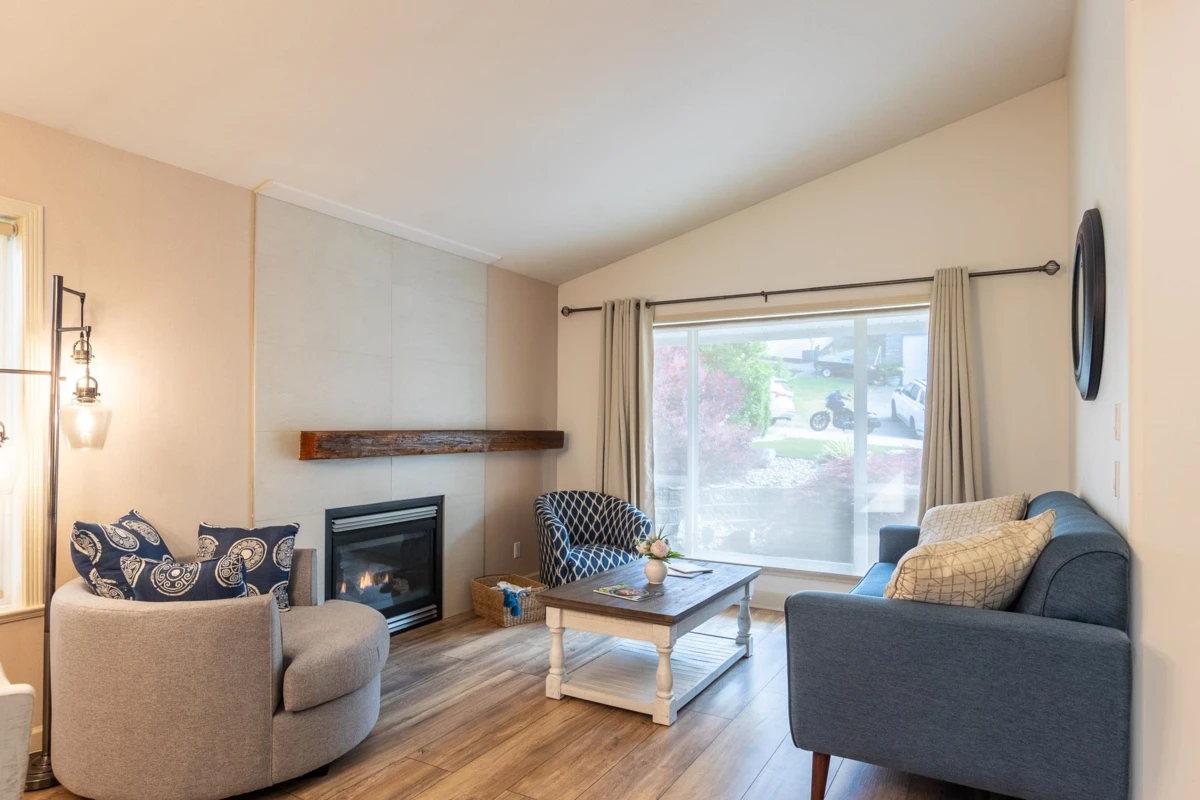 Family Room Photo of 10471 Slatford Street, Maple Ridge, BC