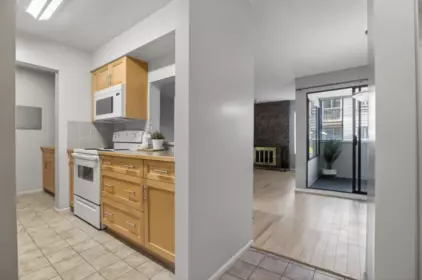 203 1410 Blackwood Street, White Rock, BC, White Rock — Apartment/Condo for sale