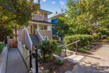 1372 E 10th Avenue, Vancouver, BC, Vancouver — Half Duplex for sale