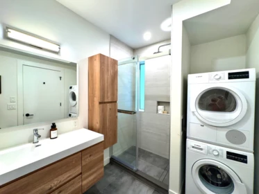 Powder Room Photo of 1372 E 10th Avenue, Vancouver, BC