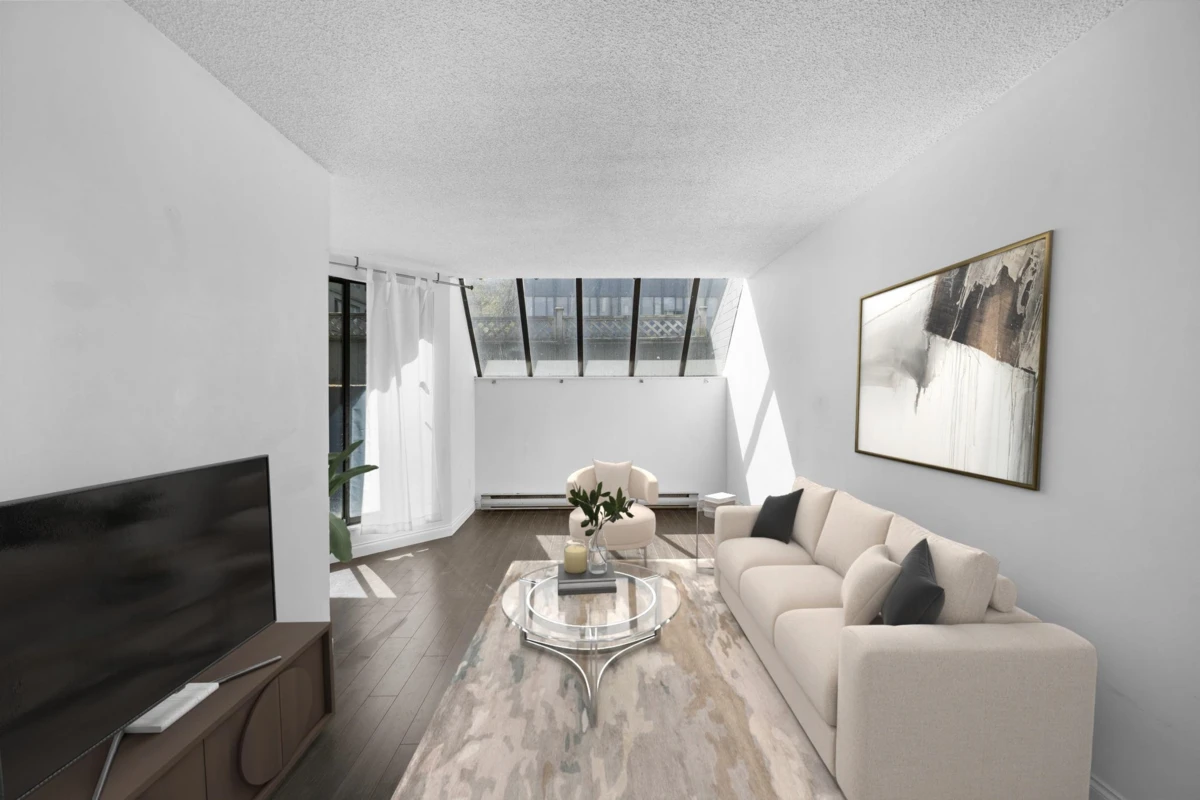Living Room Photo of 207 1270 Robson Street, Vancouver, BC