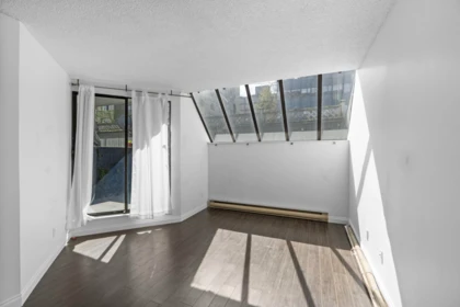 Kitchen Photo of 207 1270 Robson Street, Vancouver, BC