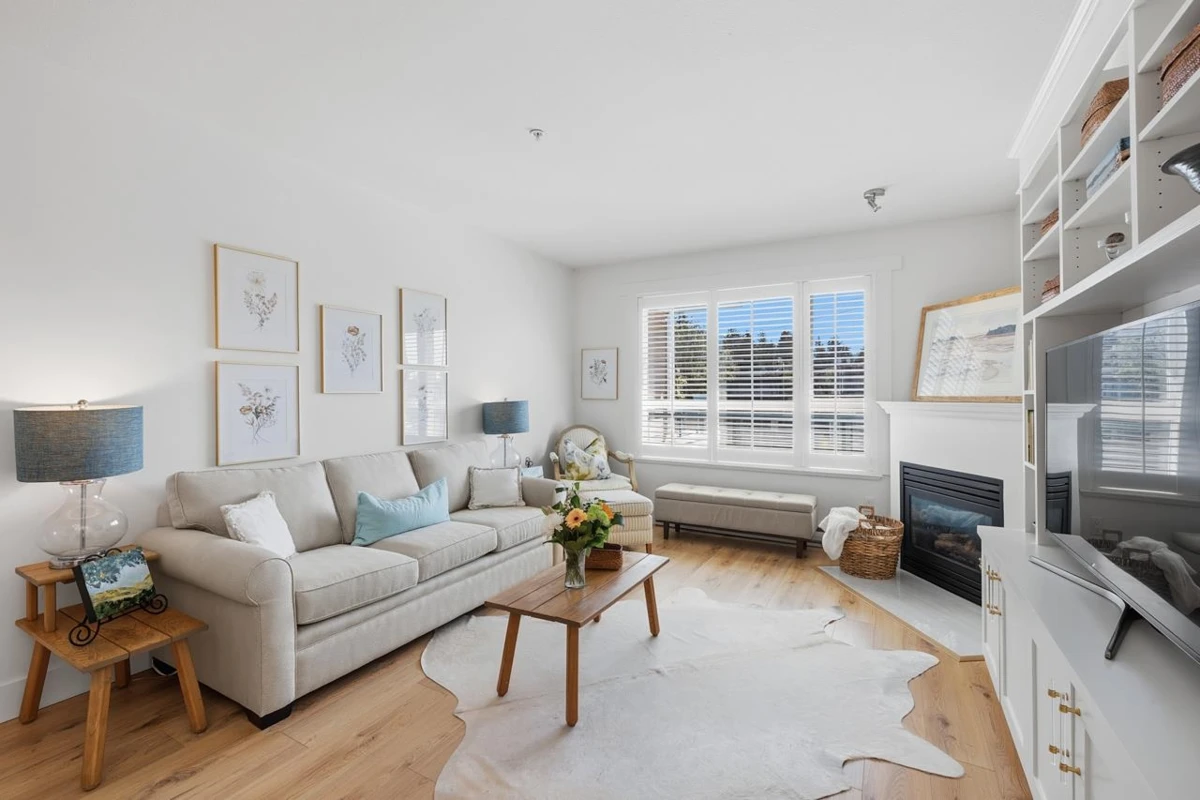 Living Room Photo of 202 3151 Connaught Crescent, North Vancouver, BC