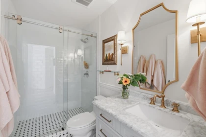 Powder Room Photo of 202 3151 Connaught Crescent, North Vancouver, BC