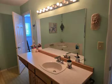 Guest Bathroom Photo of 3 32165 7TH AVENUE, Mission BC V2V 1Z0