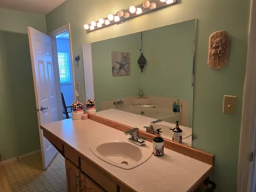 Guest Bathroom Photo of 3 32165 7th Avenue, Mission, BC
