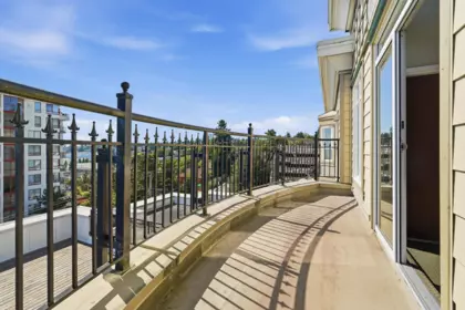 Entry Foyer Photo of 604 221 Eleventh Street, New Westminster, BC