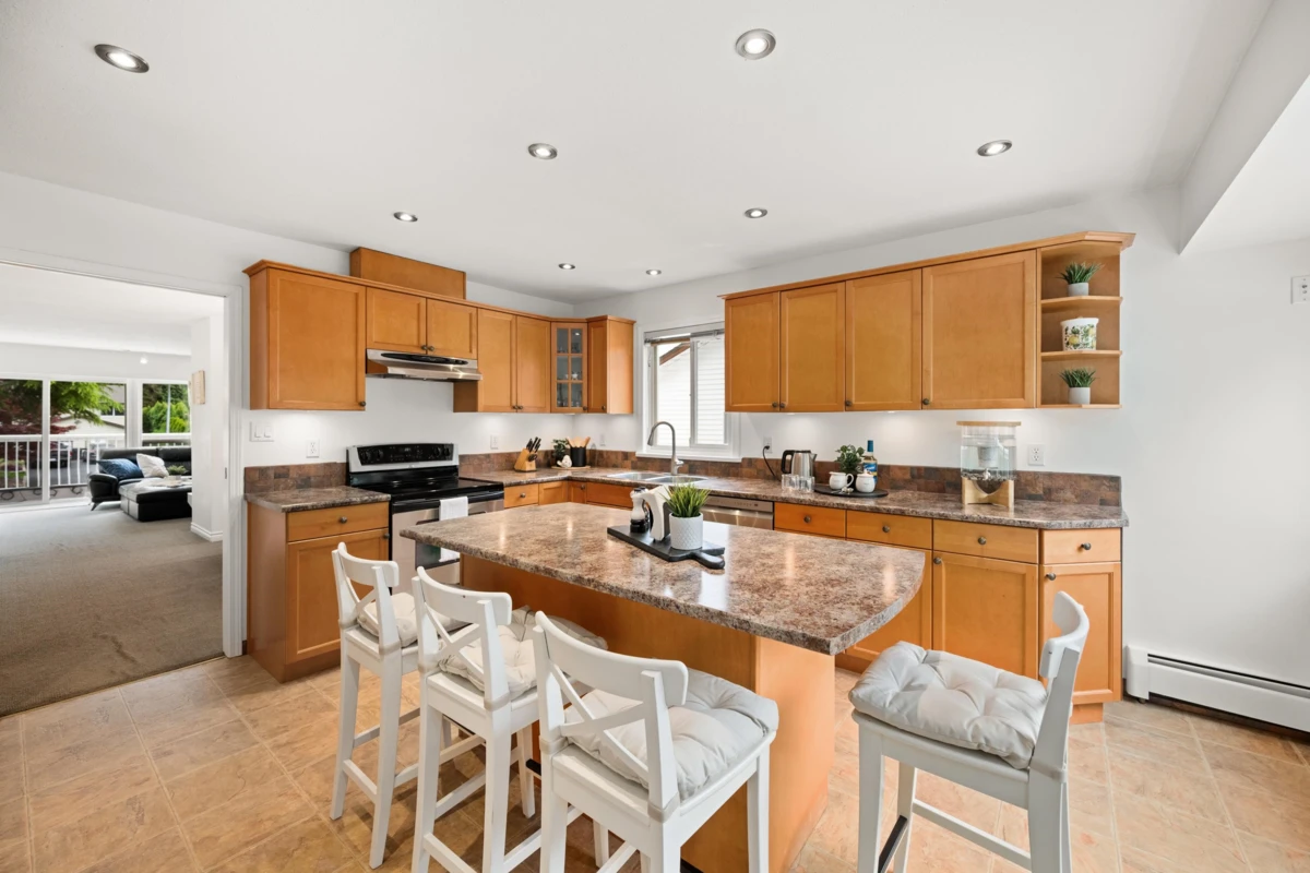 Family Room Photo of 20533 TELEGRAPH TRAIL, Langley BC V1M 1A7
