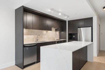 Kitchen Photo of 306 1320 Chesterfield Avenue, North Vancouver, BC