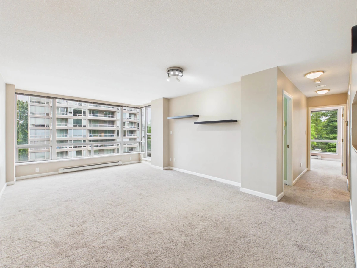 Dining Area Photo of 402 9633 Manchester Drive, Burnaby, BC