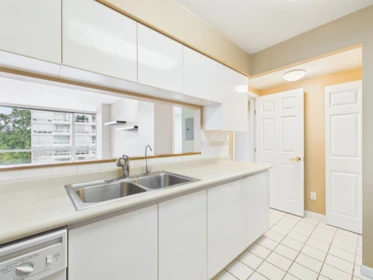 Walk-In Closet Photo of 402 9633 Manchester Drive, Burnaby, BC