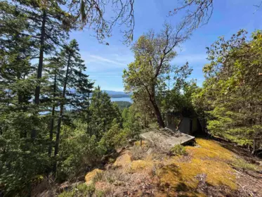 Kitchen Island Photo of 346 Deacon Hill Road, Mayne Island, BC