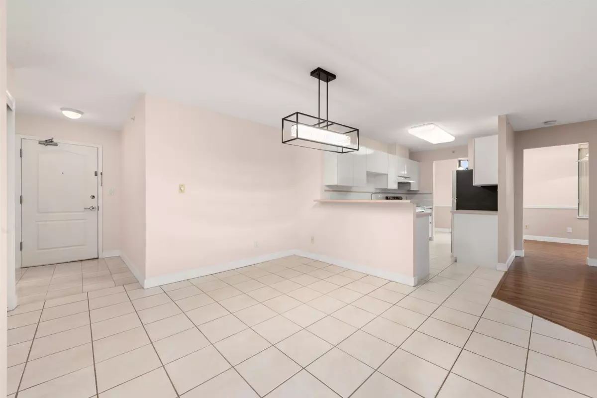Family Room Photo of 306 6622 Southoaks Crescent, Burnaby, BC