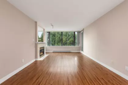 Guest Bathroom Photo of 306 6622 Southoaks Crescent, Burnaby, BC