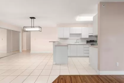 Kitchen Photo of 306 6622 Southoaks Crescent, Burnaby, BC