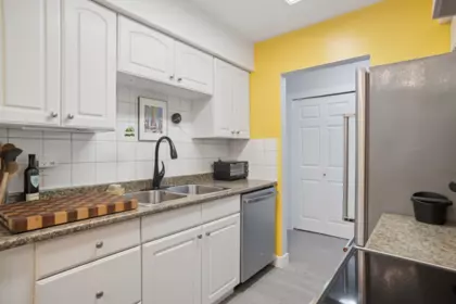 Primary Bedroom Photo of 112 550 Royal Avenue, New Westminster, BC