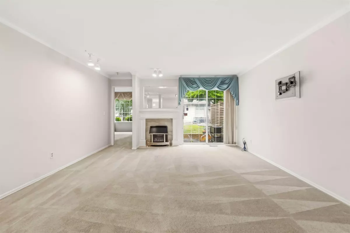 Family Room Photo of 108 9715 148a Street, Surrey, BC