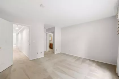 Entry Foyer Photo of 108 9715 148a Street, Surrey, BC
