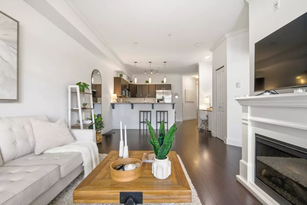 Dining Area Photo of 216 2632 Pauline Street, Abbotsford, BC