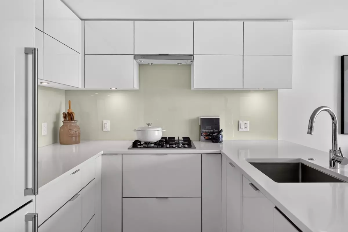 Dining Area Photo of 707 238 W Broadway, Vancouver, BC
