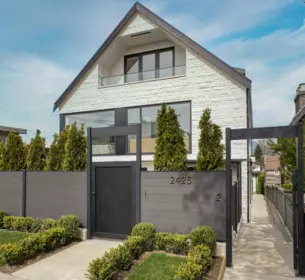 2 2425 Kitchener Street, Vancouver, BC, Vancouver — Half Duplex for sale