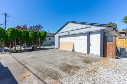 Garden / Landscaping Photo of 5114 Westminster Avenue, Delta, BC