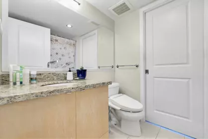 Guest Bathroom Photo of 609 9180 Hemlock Drive, Richmond, BC